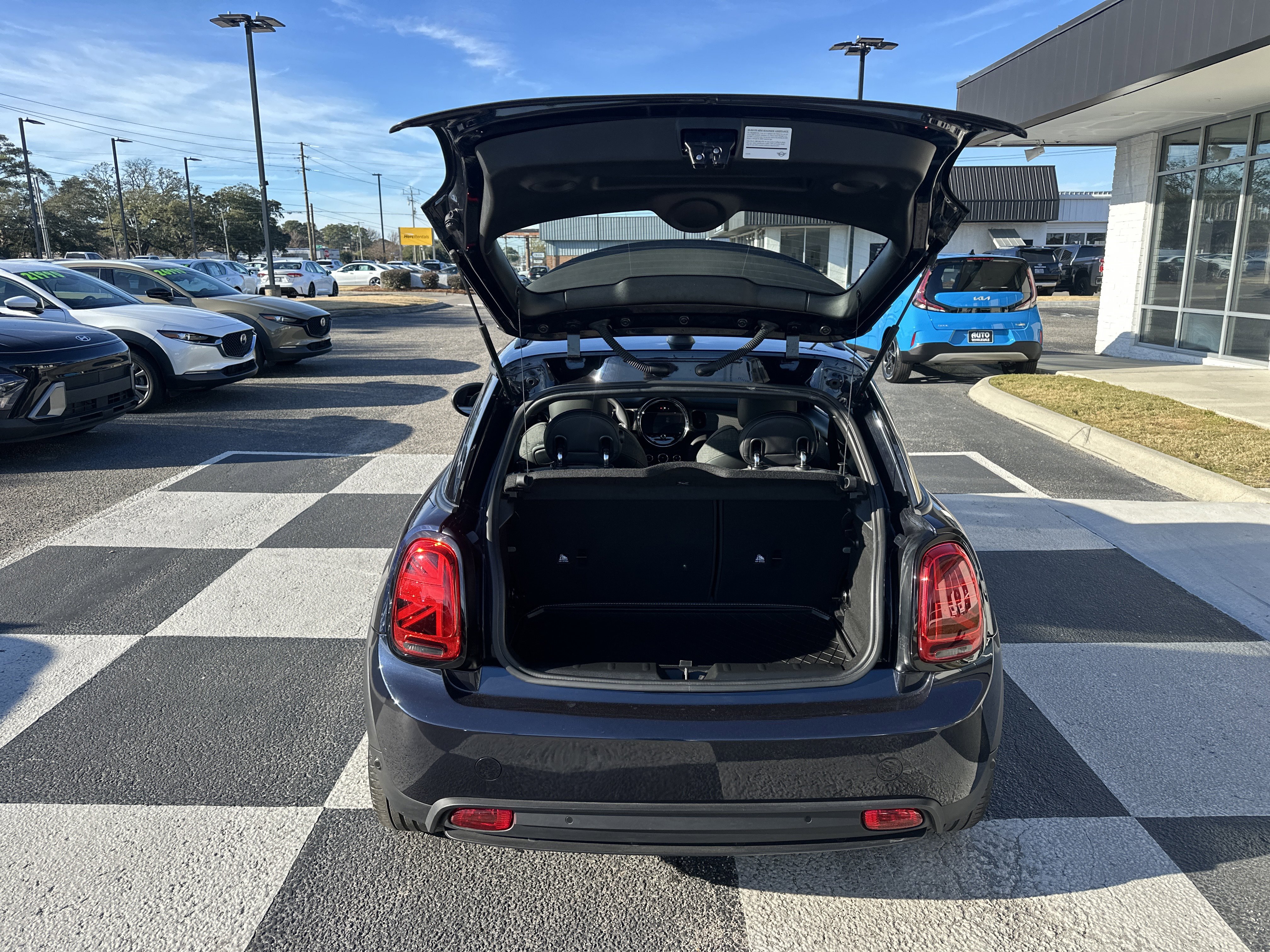 Used 2023 MINI Cooper SE image 5