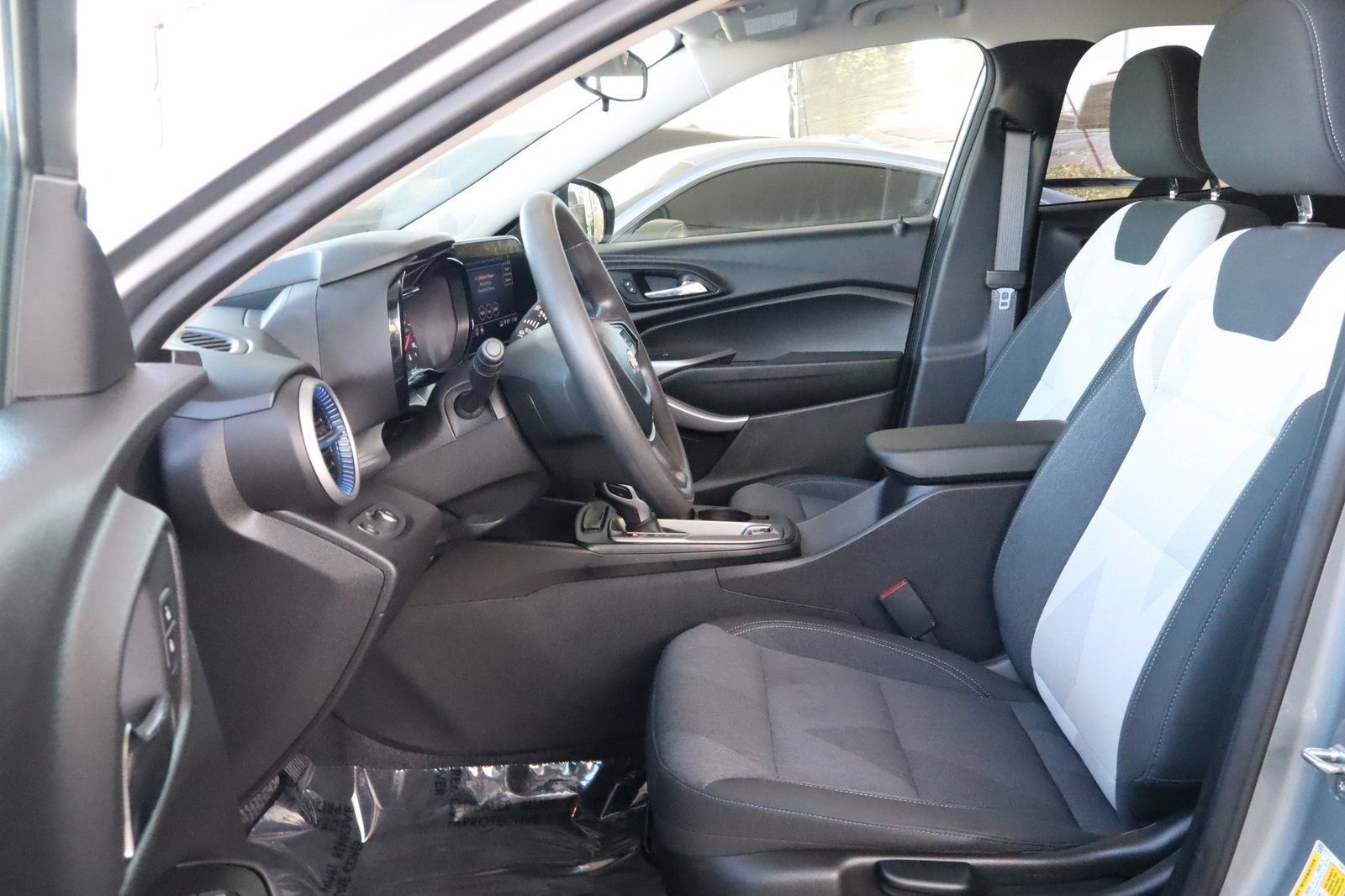 Used 2024 Chevrolet Trax LS FWD image 20