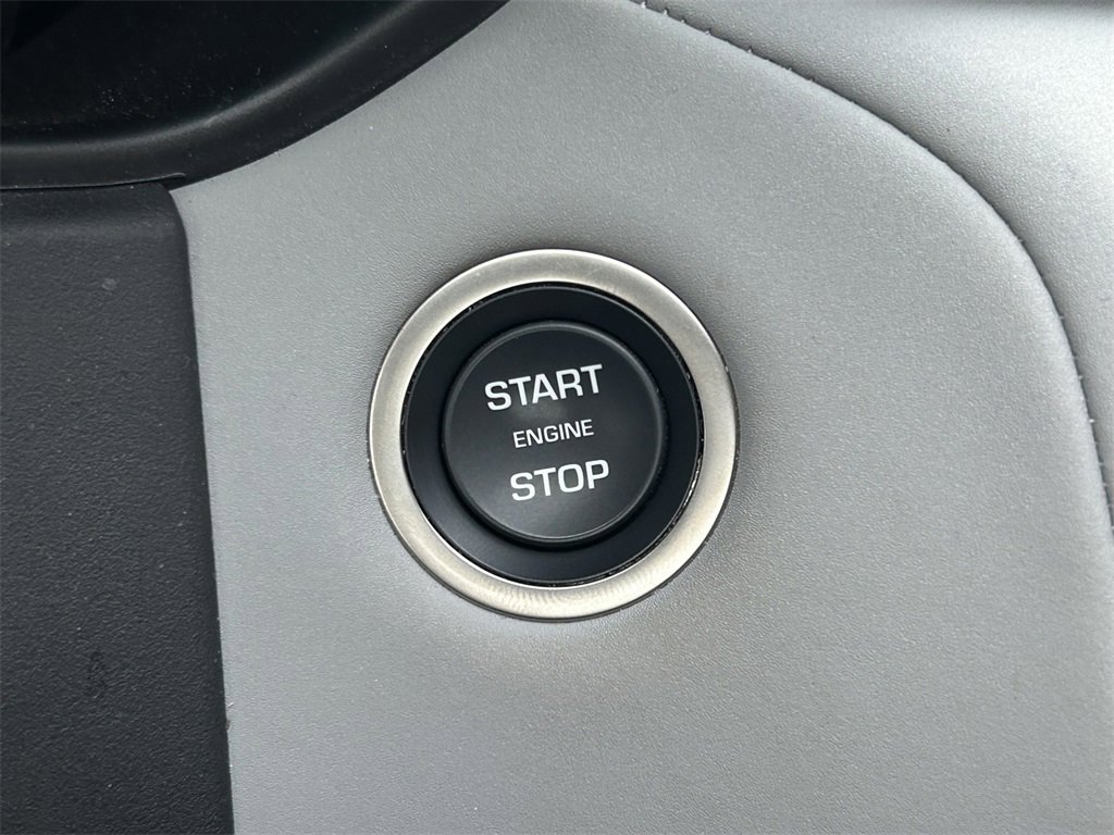 Used 2025 Land Rover Range Rover Velar Dynamic SE image 31