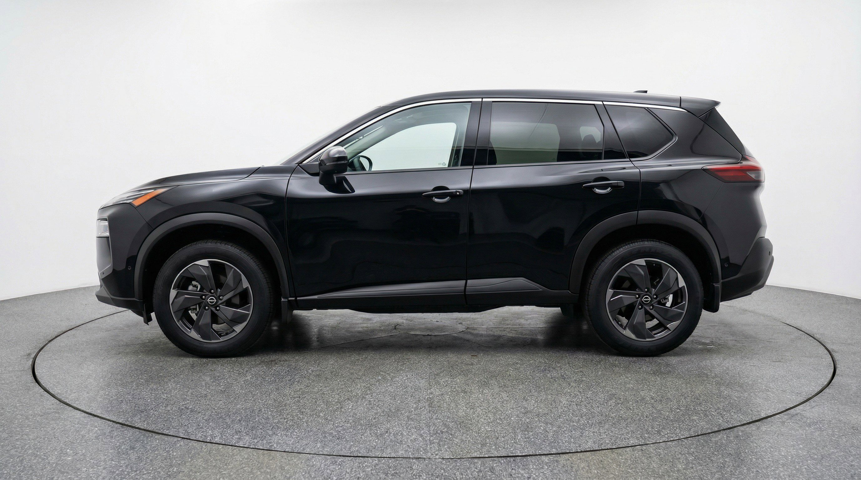 Used 2025 Nissan Rogue SV image 5