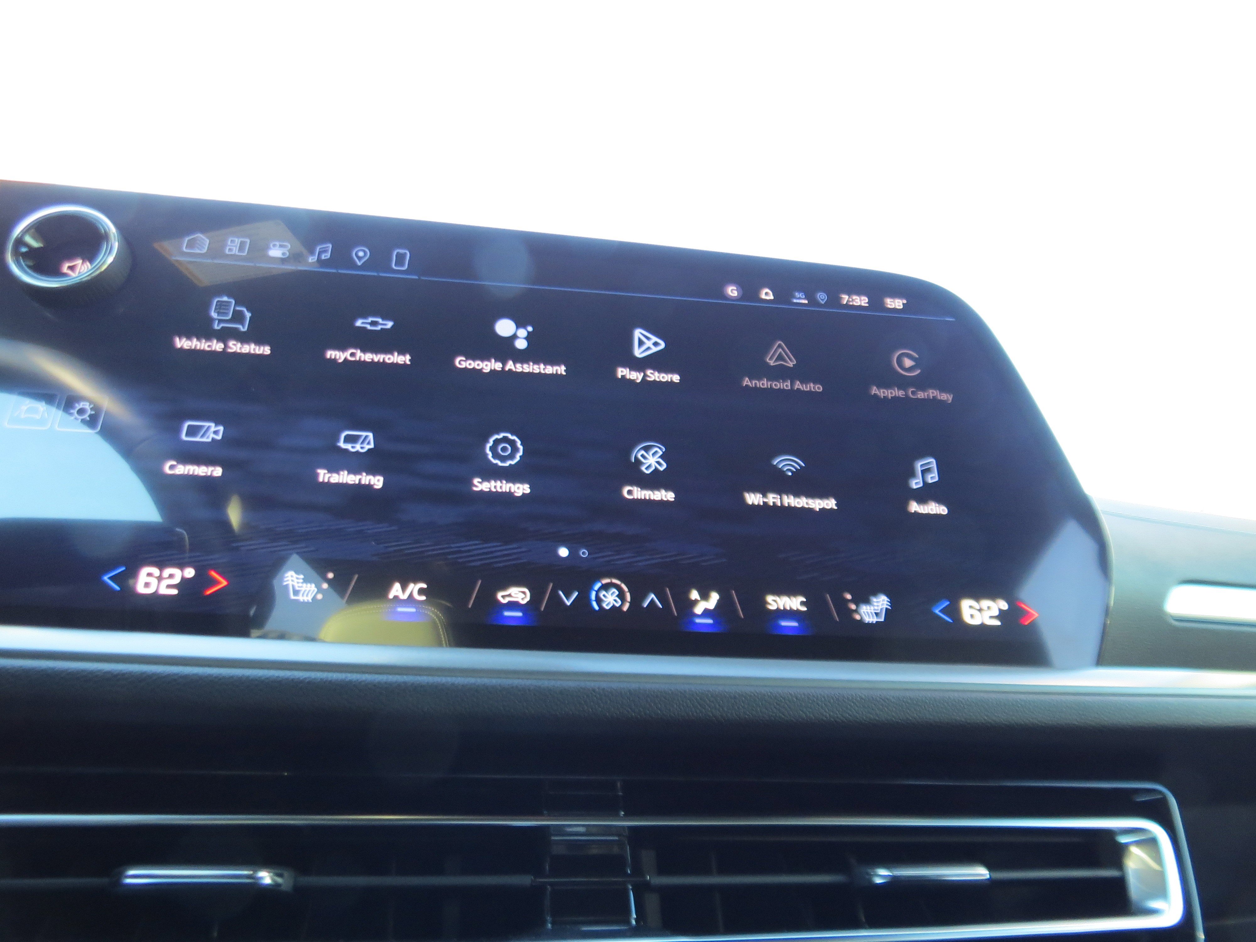 New 2026 Chevrolet Traverse LT w/ Sun and Wheel Package FWD image 21