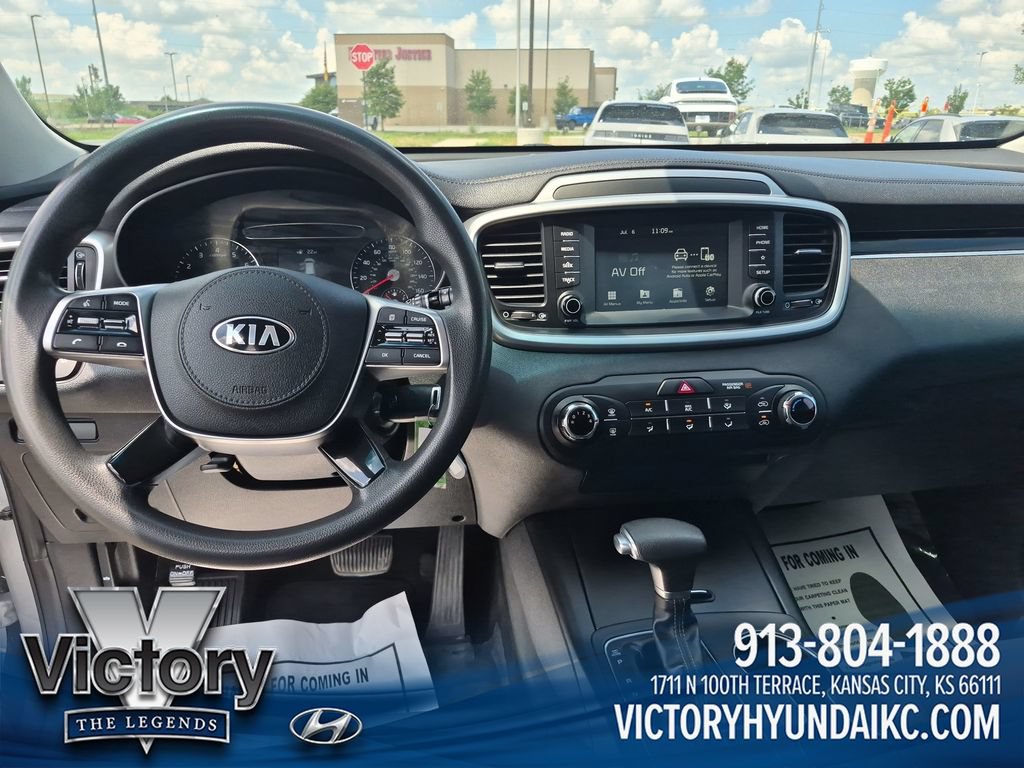 Used 2019 Kia Sorento L FWD image 12