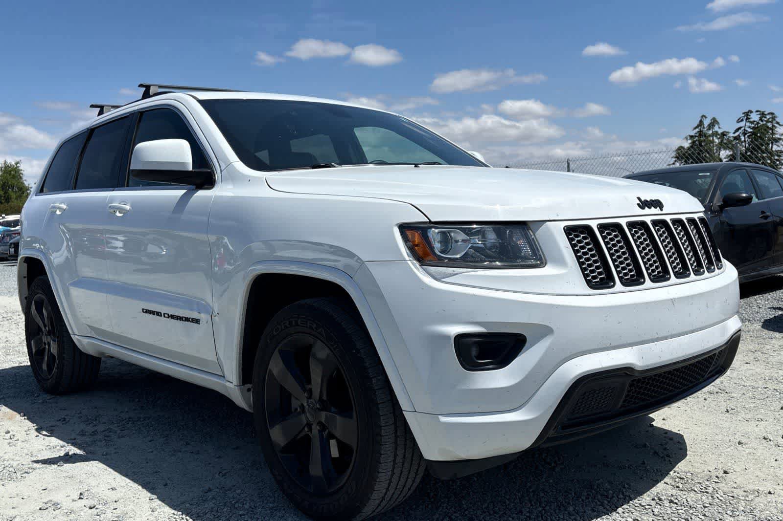 Used 2015 Jeep Grand Cherokee Altitude RWD image 10
