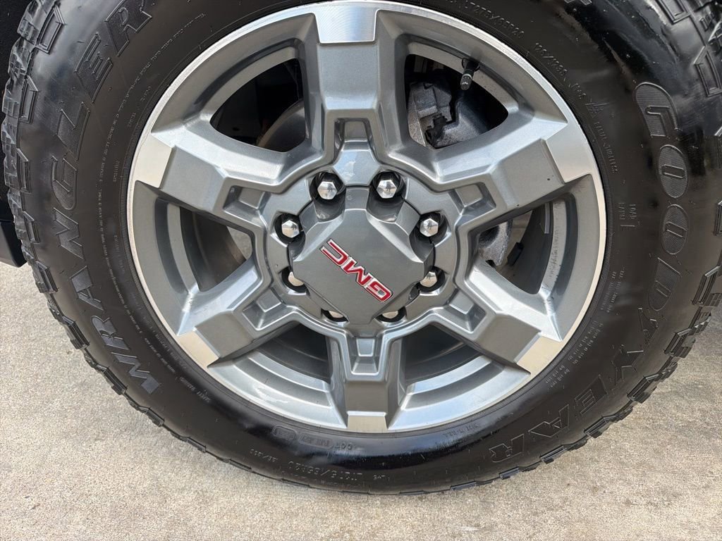 Used 2025 GMC Sierra 2500 SLT AWD/4WD image 47