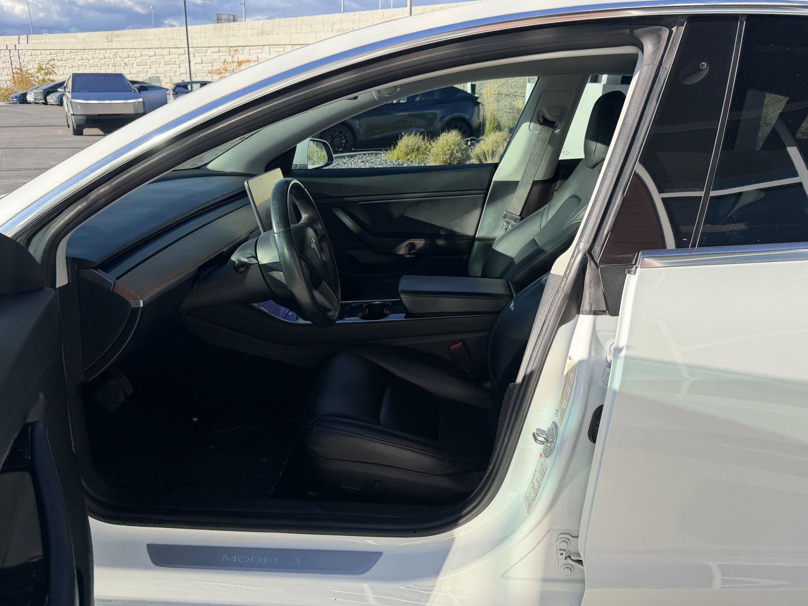 Used 2018 Tesla Model 3 Long Range RWD image 12