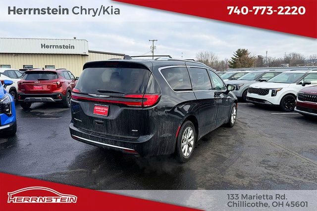 Used 2021 Chrysler Pacifica Touring-L image 30
