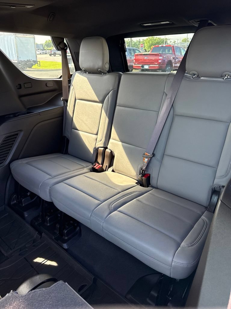 Used 2022 Chevrolet Tahoe Z71 w/ Z71 Off-Road Package AWD/4WD image 12