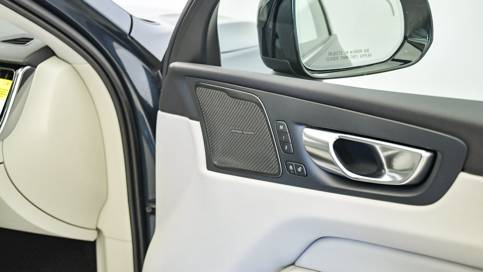 New 2026 Volvo XC60 B5 Ultra w/ Protection Package Premier image 19