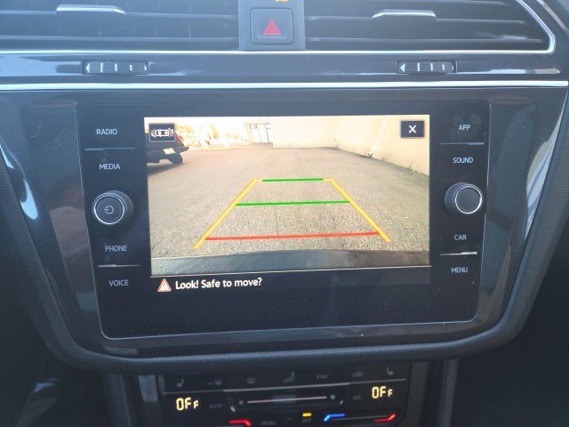 Used 2023 Volkswagen Tiguan SE w/ Panoramic Sunroof Package FWD image 22