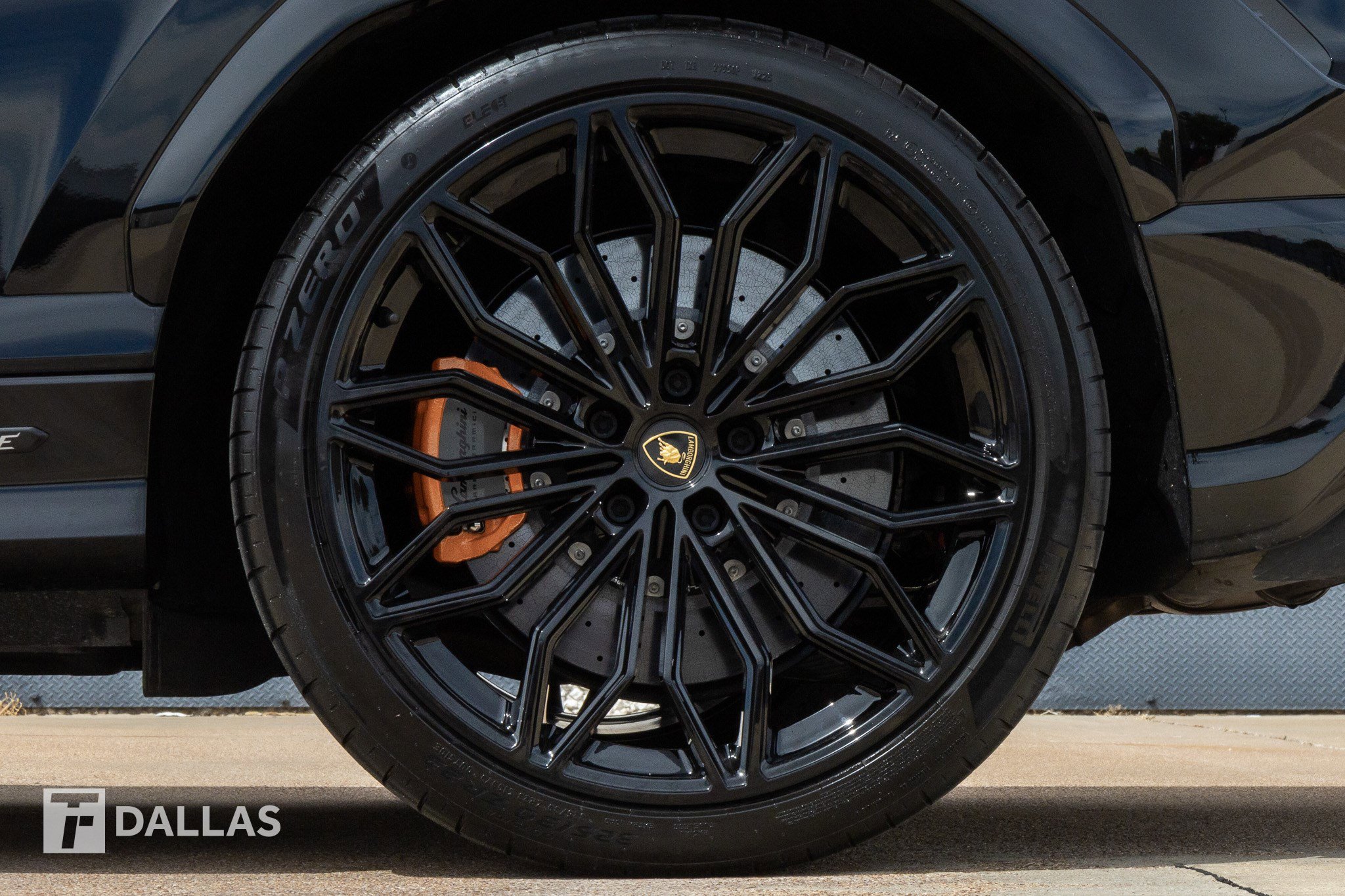 Used 2025 Lamborghini Urus SE image 9