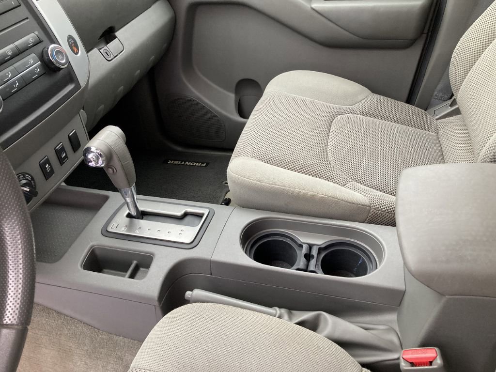 Used 2012 Nissan Frontier SV image 11