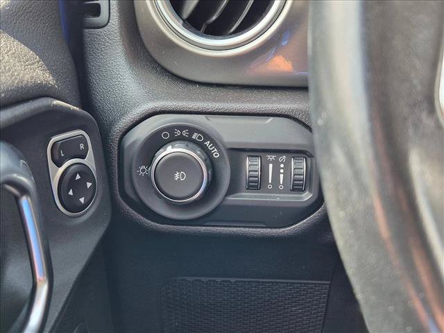 Used 2019 Jeep Wrangler Unlimited Sahara AWD/4WD image 14