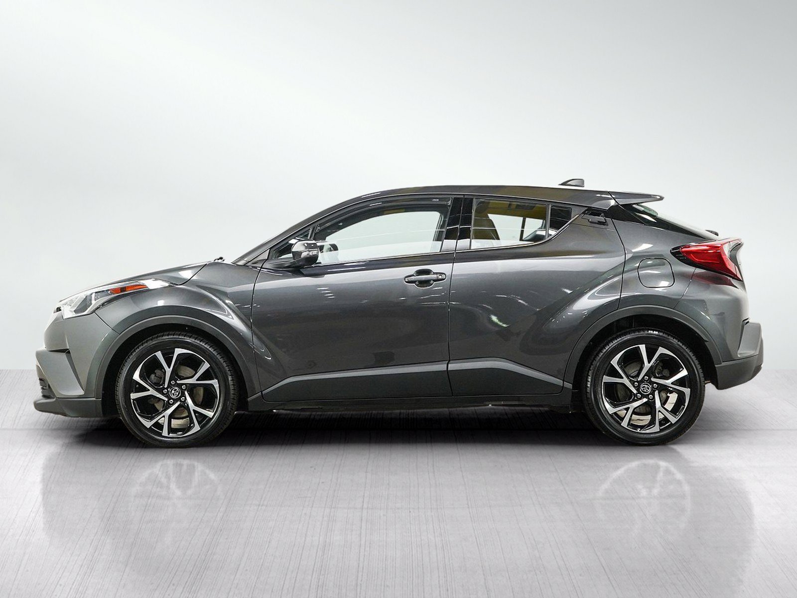 Used 2019 Toyota C-HR Limited FWD image 2
