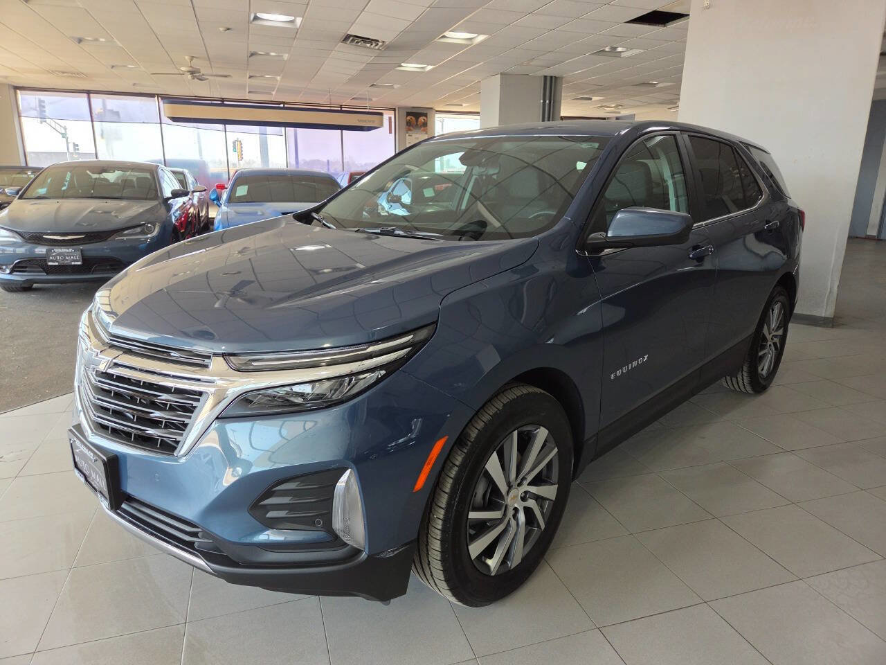 Used 2024 Chevrolet Equinox LT w/ LPO, Floor Liner Package image 3