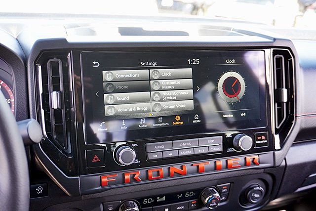 Used 2025 Nissan Frontier Pro-X RWD image 36