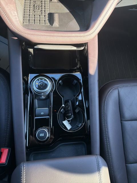 Used 2025 Ford Explorer Platinum image 27