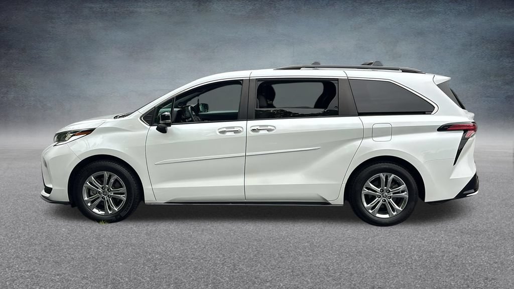 Used 2023 Toyota Sienna XSE AWD/4WD image 4