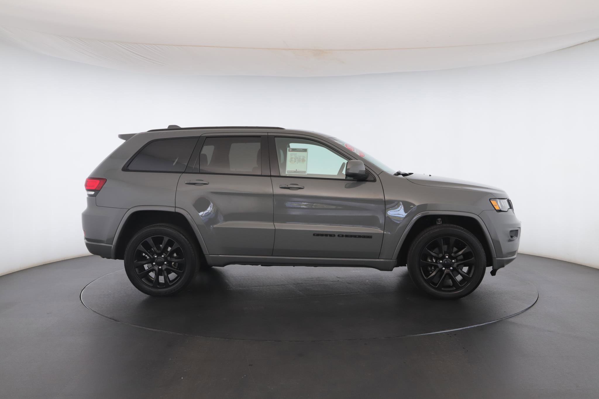 Used 2021 Jeep Grand Cherokee Laredo X image 34