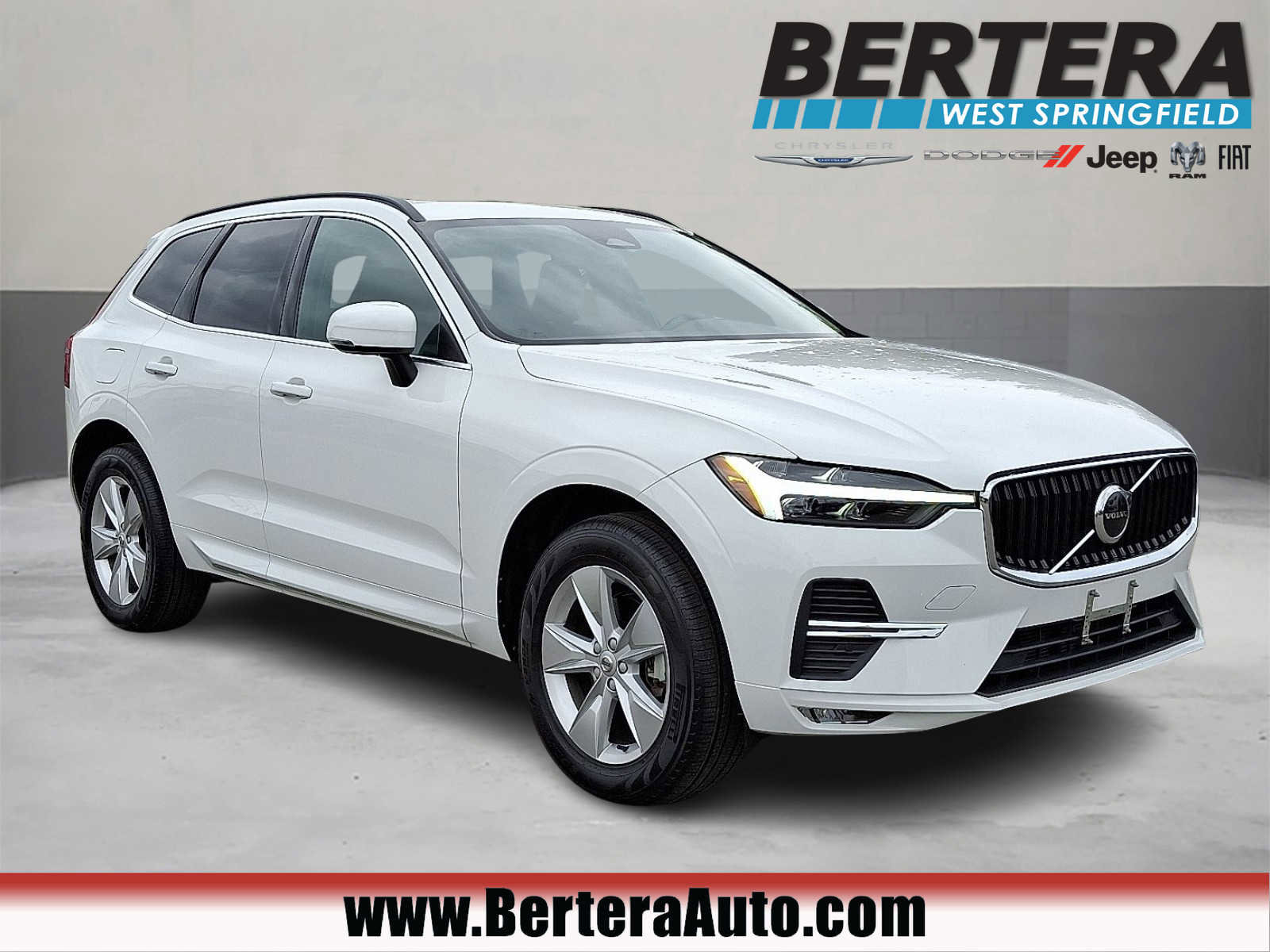 Used 2022 Volvo XC60 B5 Momentum image 1