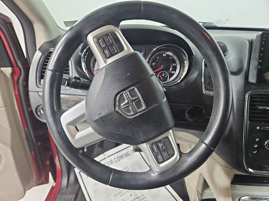 Used 2014 Dodge Grand Caravan SXT image 14
