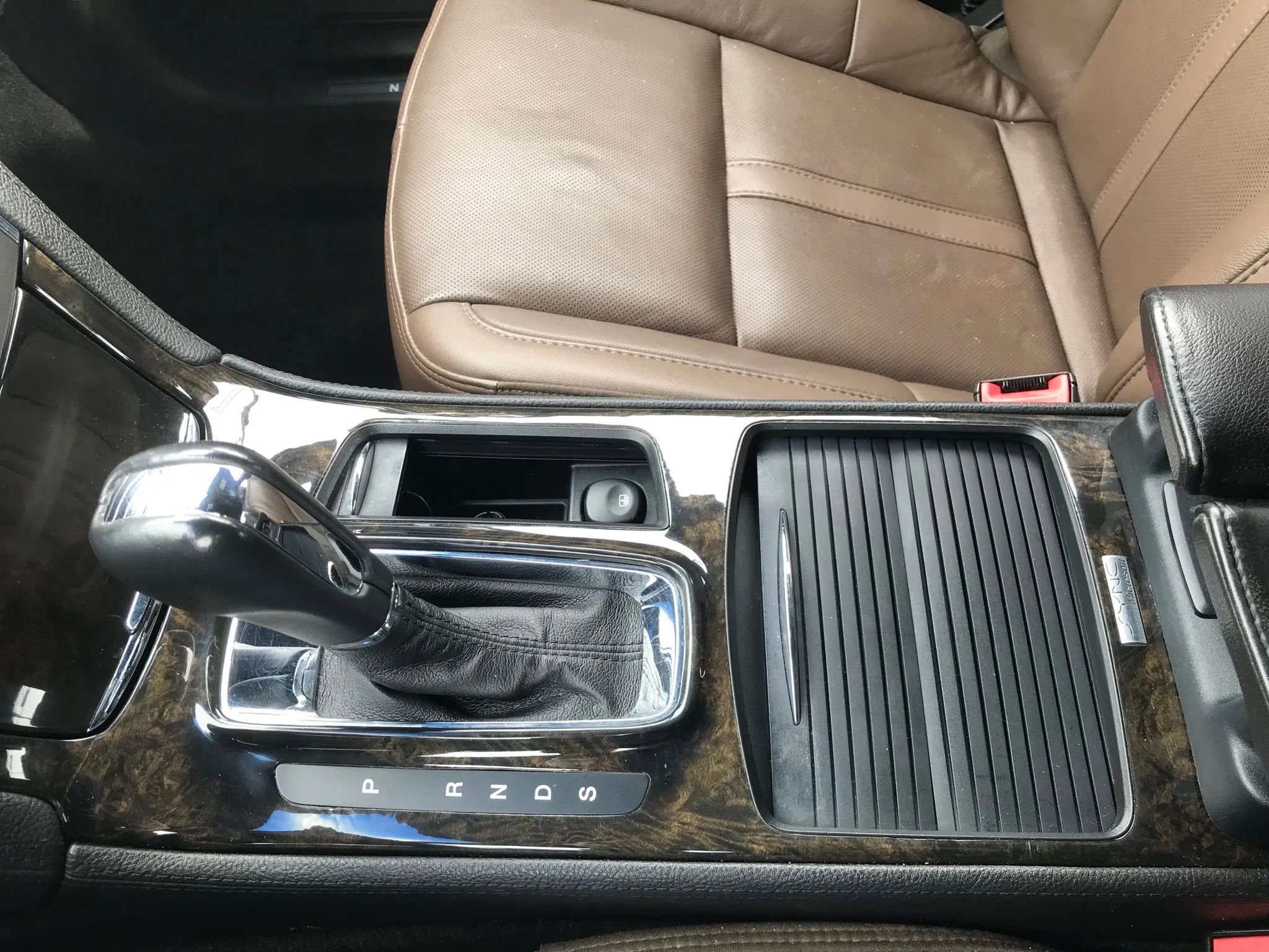 Used 2014 Lincoln MKS Sedan 4D w/ Equipment Group 101A image 30