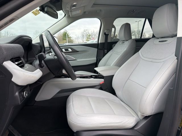 Used 2025 Ford Explorer Platinum w/ LUX Leather Package AWD/4WD image 28