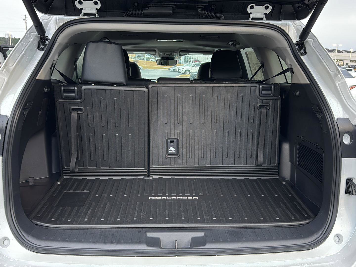 New 2026 Toyota Highlander XLE image 28