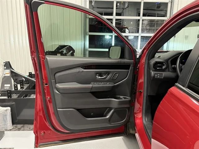 Used 2025 Honda Pilot TrailSport image 10