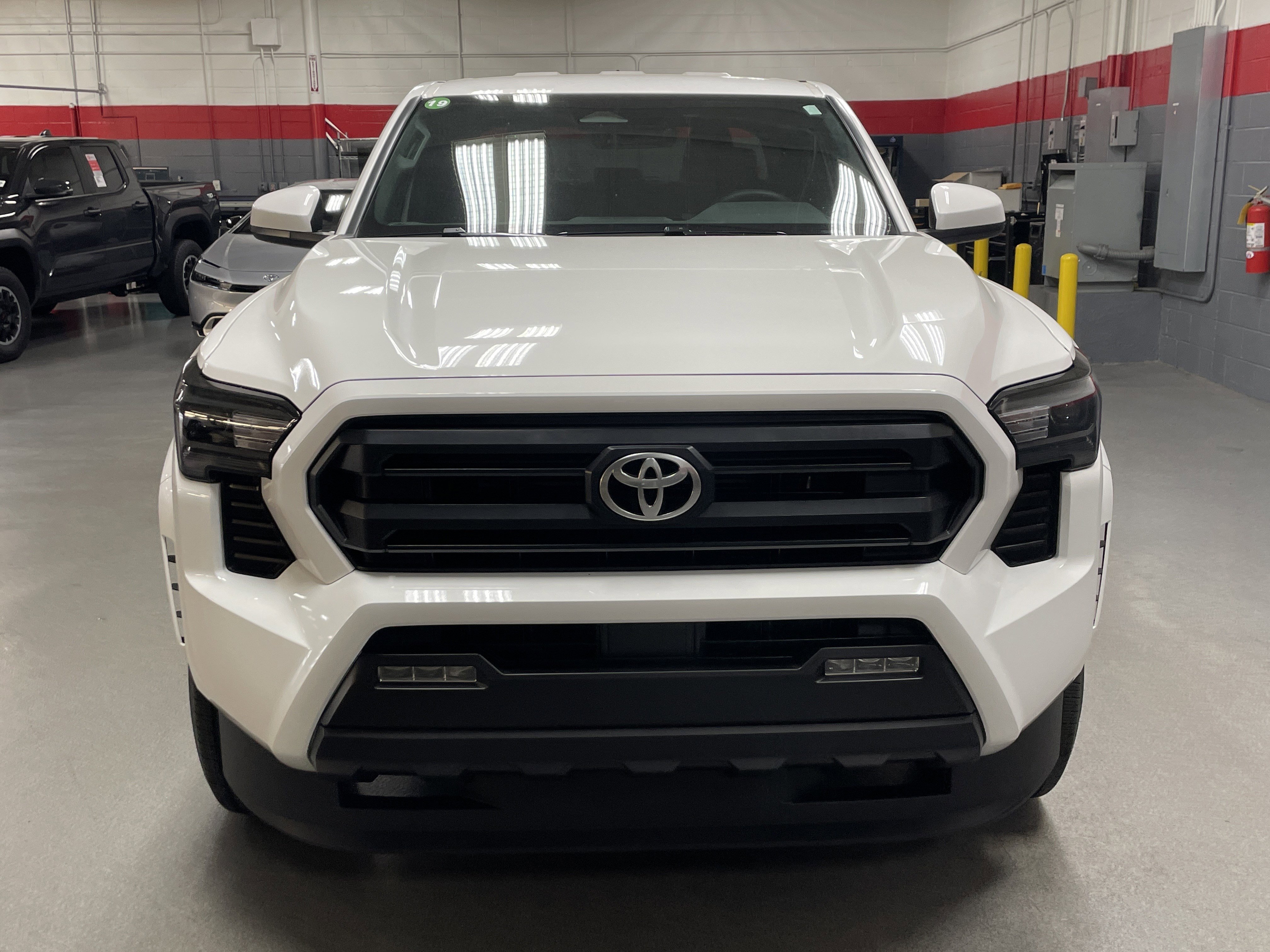 Used 2025 Toyota Tacoma SR5 AWD/4WD image 3