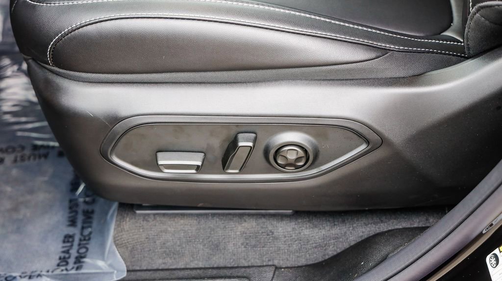 New 2025 Jeep Grand Cherokee L Limited w/ Black Appearance Package image 23