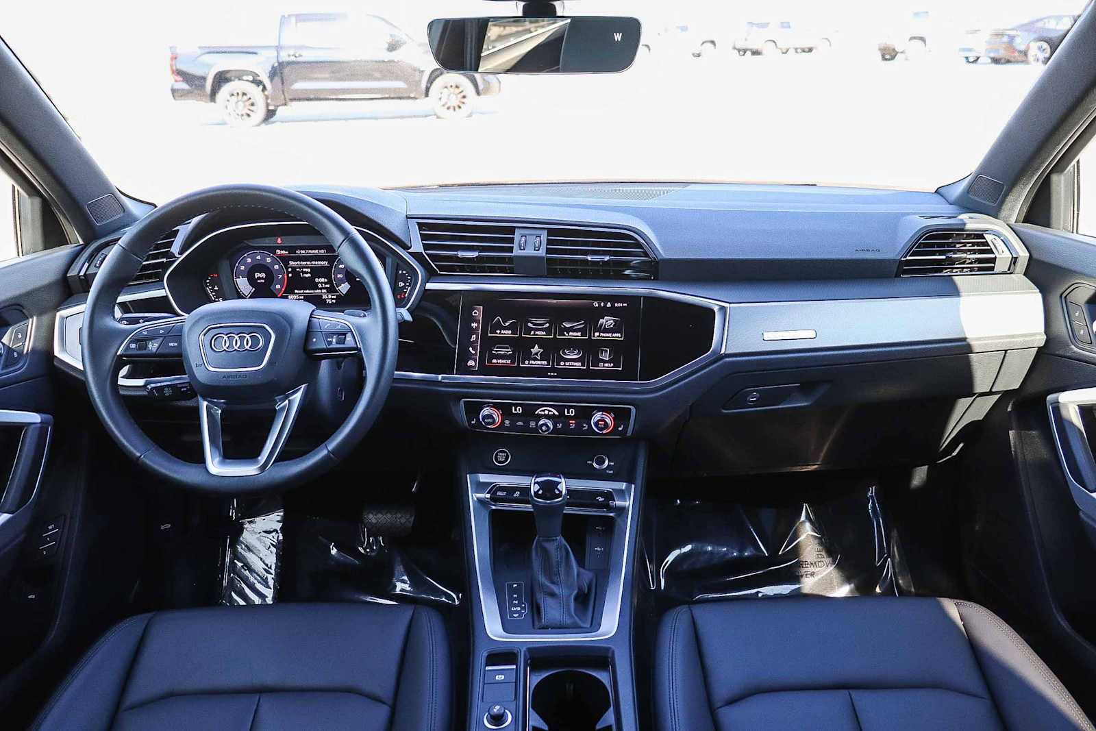 Used 2025 Audi Q3 2.0T Premium w/ Convenience Package image 16