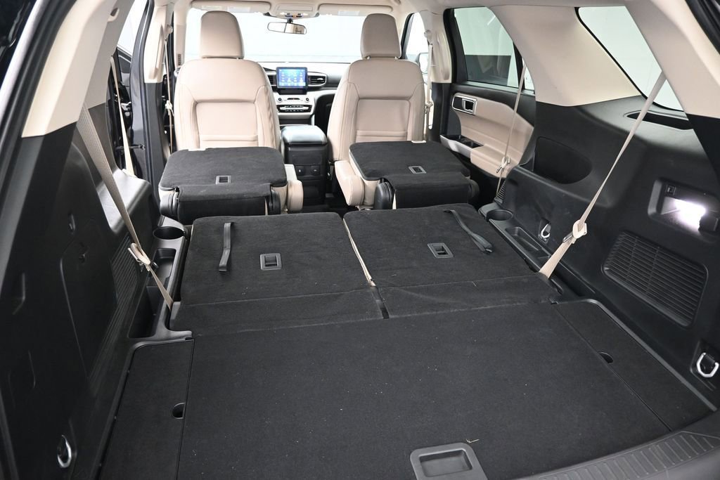Used 2024 Ford Explorer XLT w/ Equipment Group 202A RWD image 11
