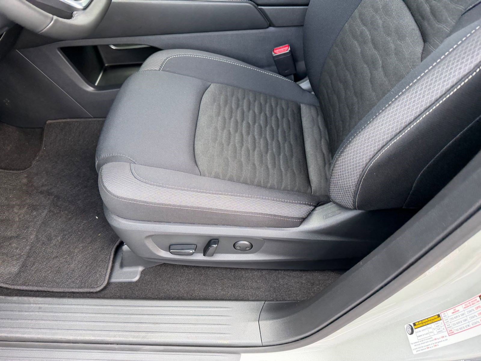 Certified 2025 Nissan Pathfinder SV image 13