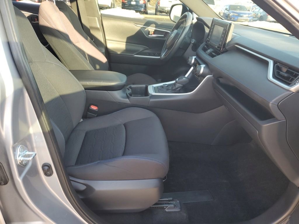 Used 2022 Toyota RAV4 SE w/ Convenience Package image 30