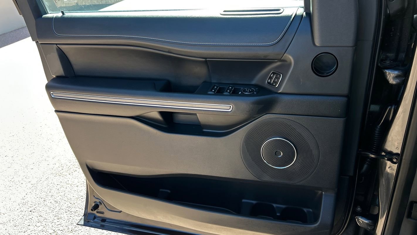 Used 2023 Ford Expedition XLT AWD/4WD image 24