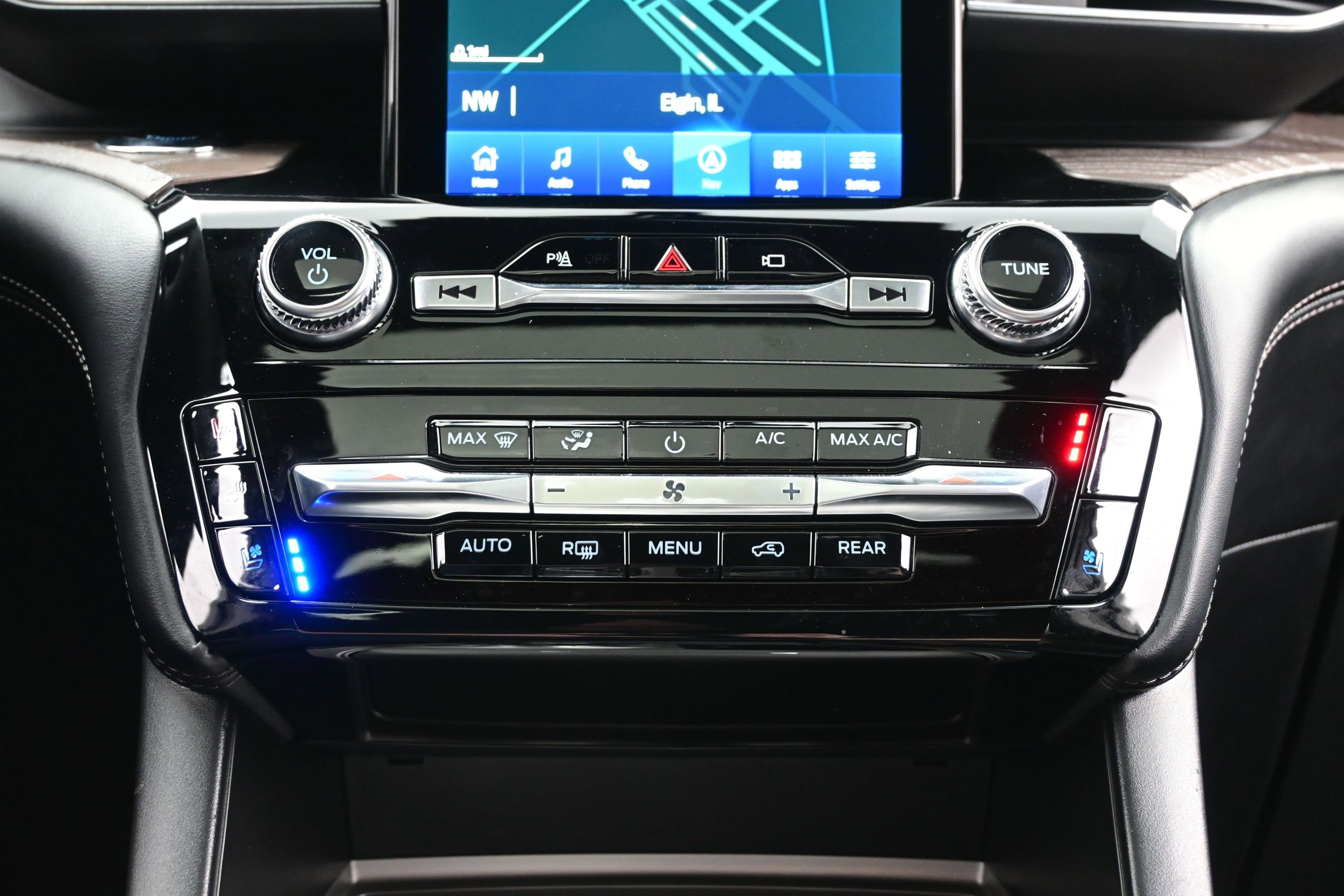 Used 2023 Ford Explorer Platinum w/ Technology Package AWD/4WD image 22