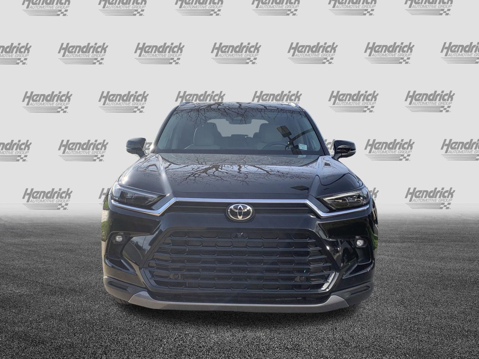 Used 2025 Toyota Grand Highlander AWD image 3