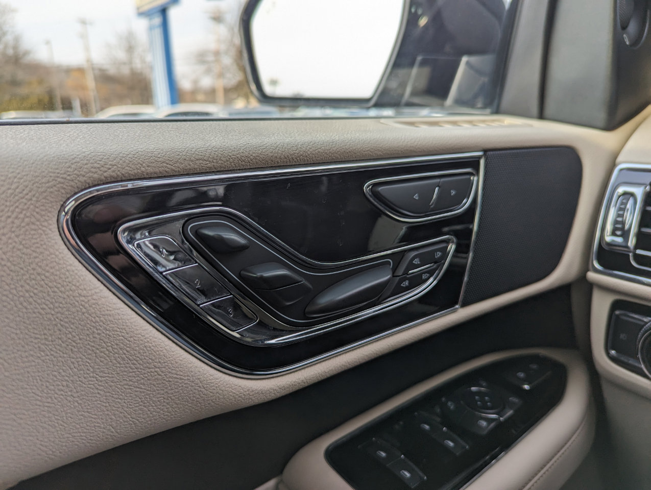 Used 2020 Lincoln Navigator L Reserve w/ Equipment Group 201A Reserve image 30