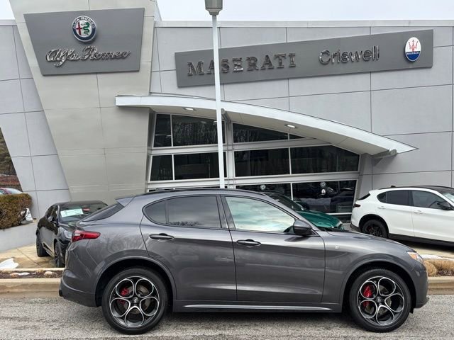 Used 2023 Alfa Romeo Stelvio Ti image 4