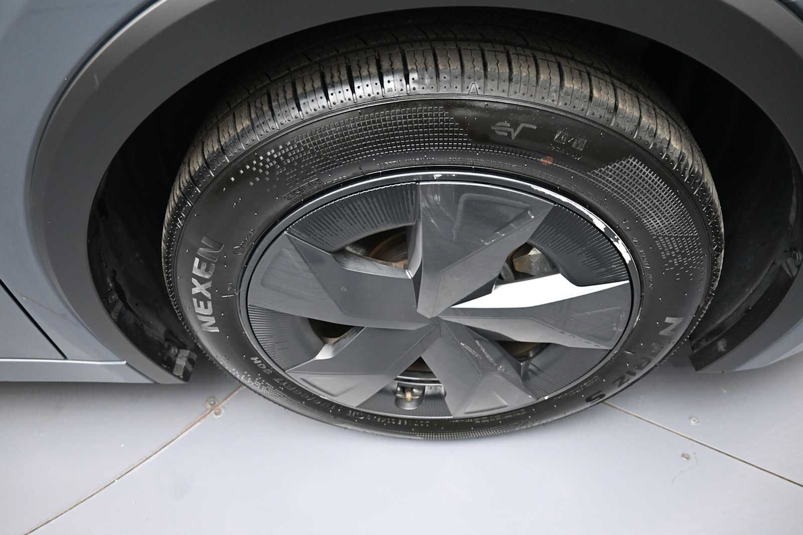 Certified 2025 Toyota Prius LE FWD image 13