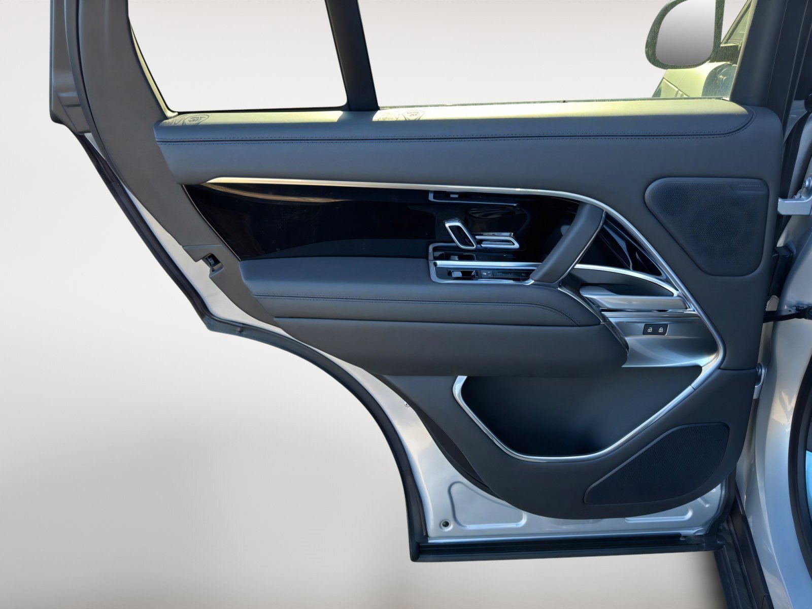 New 2025 Land Rover Range Rover SE image 12