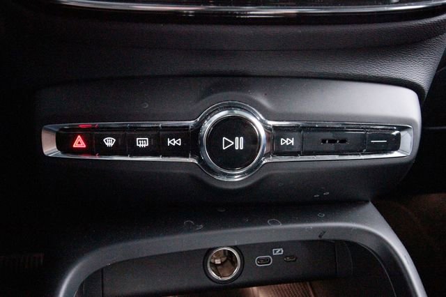 Certified 2025 Volvo XC40 B5 Ultra w/ Protection Package Premier AWD/4WD image 13