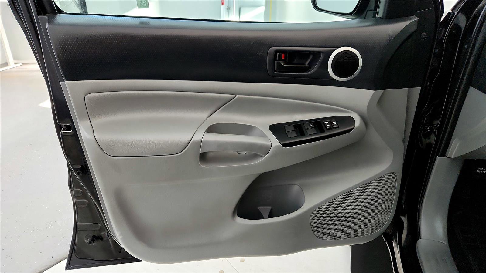 Used 2015 Toyota Tacoma 4x4 Double Cab image 34