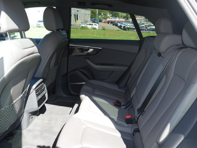 Used 2019 Audi Q8 Premium Plus w/ Premium Plus AWD/4WD image 23