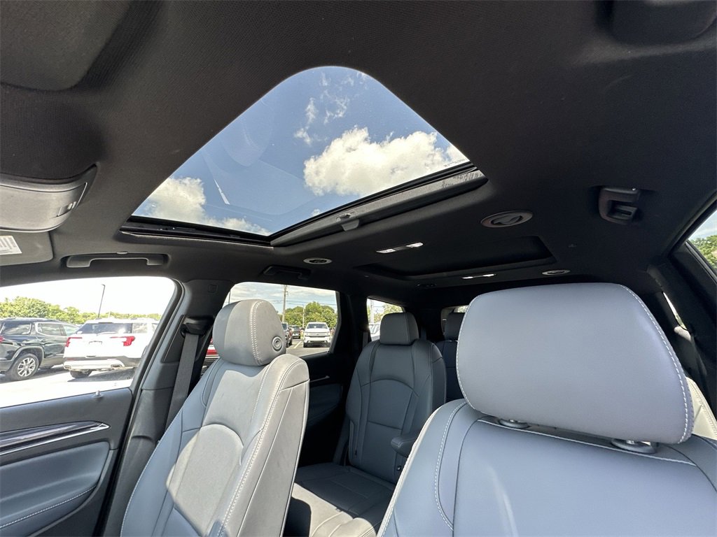 Used 2023 Buick Enclave Essence image 22