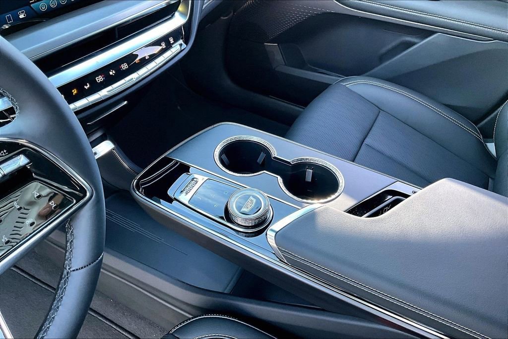 New 2026 Cadillac Lyriq Luxury AWD/4WD image 8