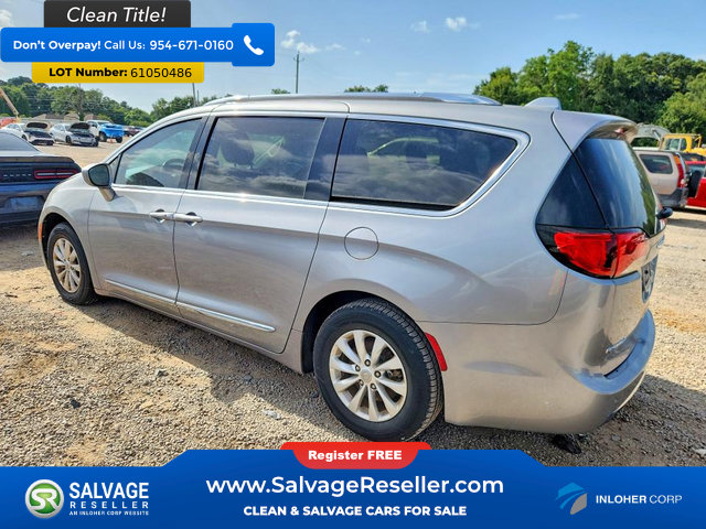 Used 2017 Chrysler Pacifica Touring-L Plus FWD image 3