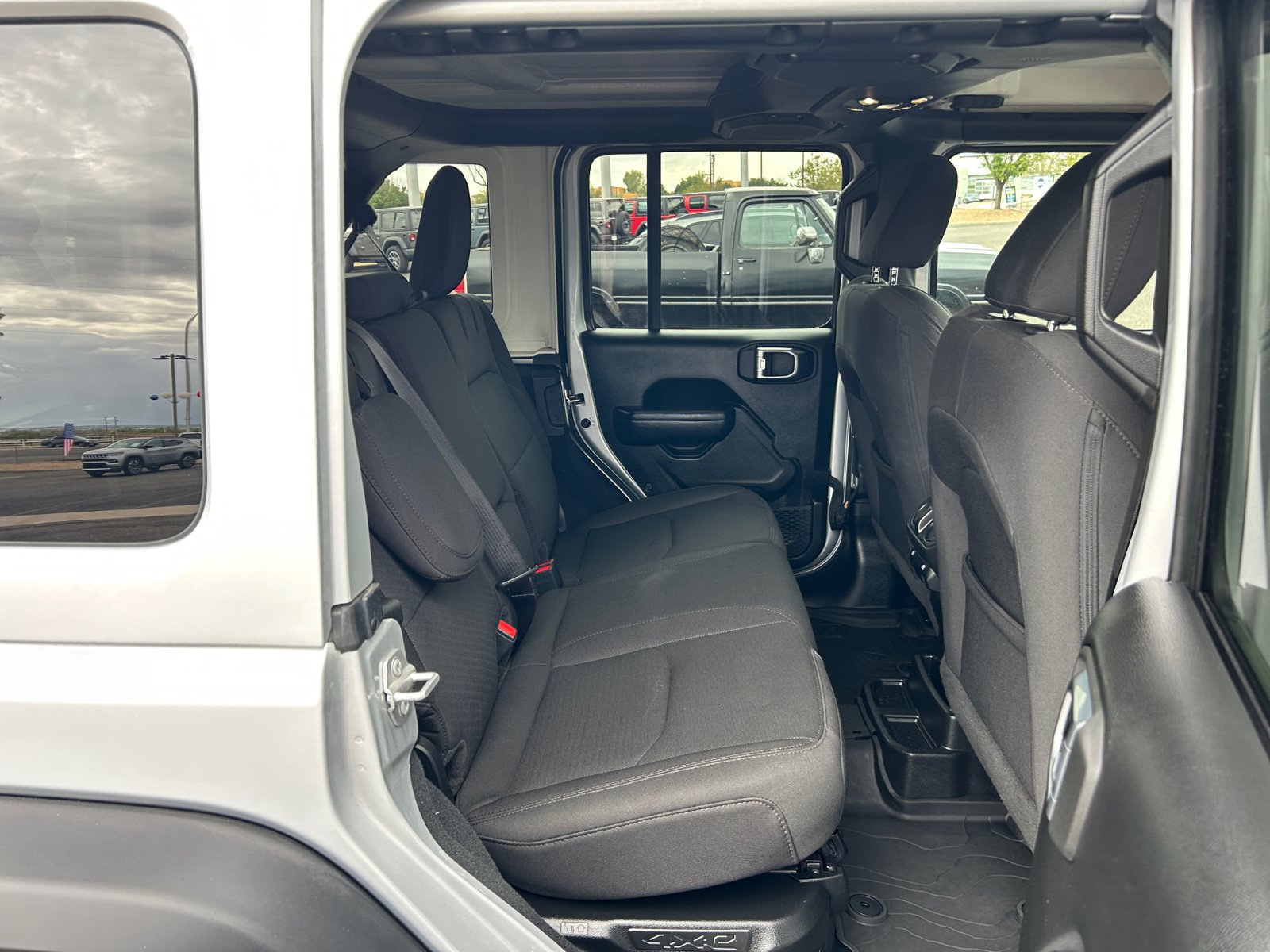 Used 2023 Jeep Wrangler Unlimited w/ Convenience Group AWD/4WD image 18