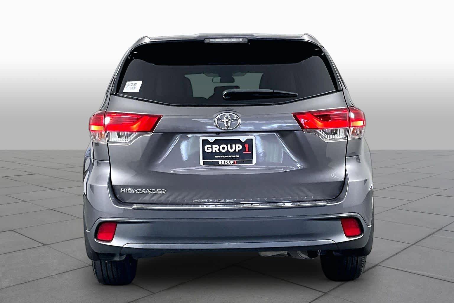 Used 2017 Toyota Highlander LE FWD image 5
