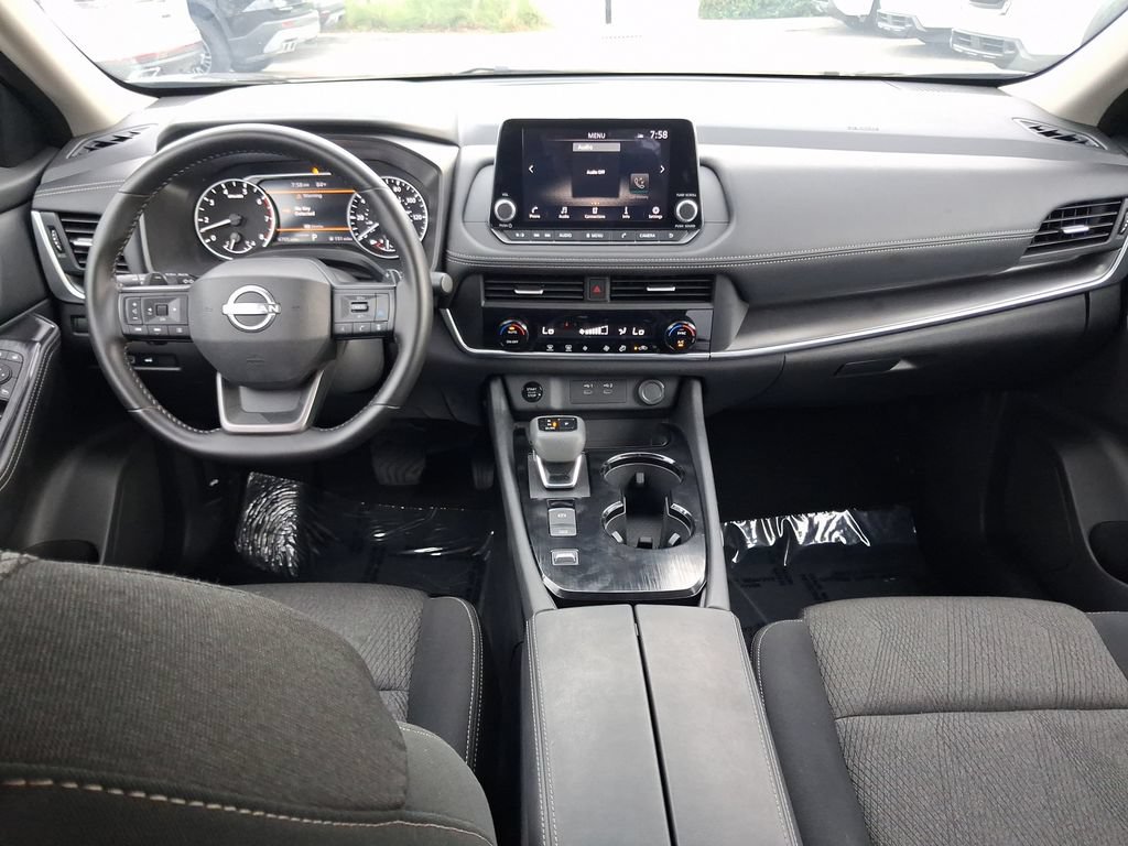 Certified 2025 Nissan Rogue SV FWD image 9